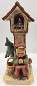 lot 212 image: Vintage 1960s Worship Hummel Figurine Girl Praying
