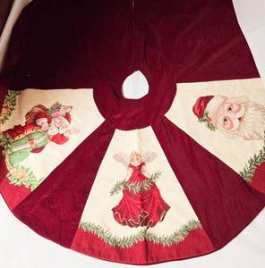 lot 227 image: Wool Needlepoint & Velvet Christmas Tree Skirt
