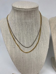 lot 207 image: Various Necklace Chains Varied Lengths Gold Tone & Silver Tone