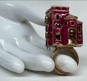 lot 266 image: Novelty Cocktail RING House with Dangling Pearl Chandeliers - Opens to the Interior