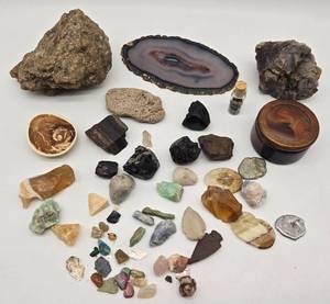 lot 286 image: Assorted Rocks, Minerals & Novelty Bundle 