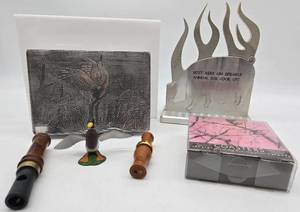 lot 290 image: Group of Hunting and Man Cave Items