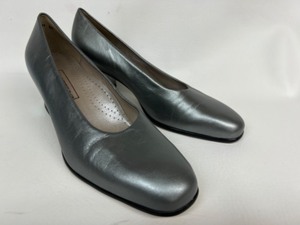 lot 415 image: New TROTTERS Leather Classic Heeled Pumps Comfort Shoes Metallic Pewter