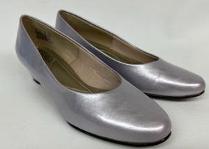 lot 416 image: SOFT STYLE by Hush Puppies Classic Heeled Pumps Comfort Shoes Metallic Silver
