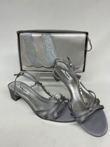 lot 372 image: New NINA Pewter Dressy Sandals and Matching Purse Evening Wear Ladies Size 8.5 M