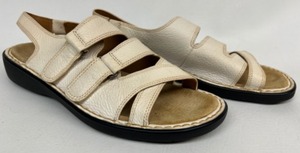 lot 373 image: SOFTSPOTS Ladies Cream Leather Comfort Sandals Velcro Adjustable Size 9