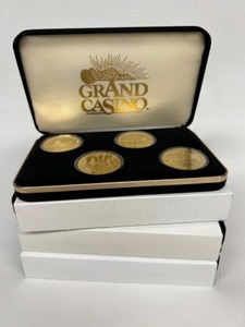 lot 352 image: Vintage 1997 GRAND CASINO Wildlife Series Gold Plated $5 Coins x 4 Sets