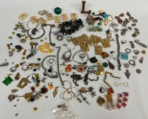 lot 355 image: Vintage Lot of Jewelry Scraps and Pieces for Crafting