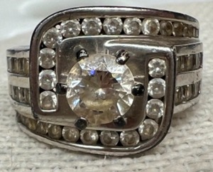 lot 317 image: Vintage 925 Sterling Cubic Zirconia CZ Modern Large Round Solitaire sz 8