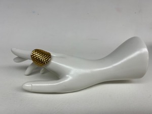 lot 307 image: Vintage BELLEZZA Gold Geometric Patterned Oval Ring