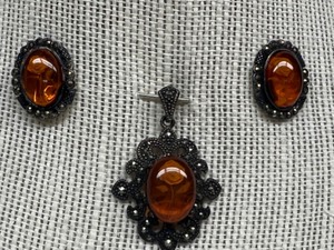 lot 327 image: Vintage Reverse Carved Rose Baltic Amber Glass Intaglio 952 Sterling Pendant & Earring Set