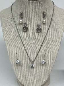 lot 364 image: 925 Sterling Silver, Swarovski Crystals & Freshwater Pearls Neckalce & Earrings