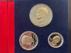 lot 9 image: U.S. Bicentennial Silver Proof Set