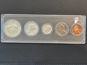 lot 17 image: 1964 Uncirculated Coin Set