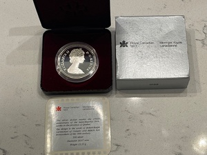 lot 44 image: 1988 Canada Silver Dollar