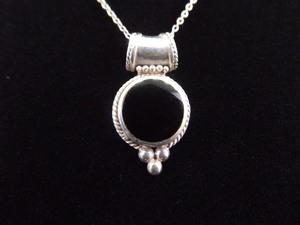 .925 Sterling Silver Inlayed Black Onyx Pendant Necklace