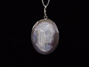 .800 Silver Art Nouveau Carved Mother Of Pearl Cameo Pendant Necklace