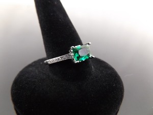NEW .925 Sterling Silver Emerald Crystal Ring Size 6.75