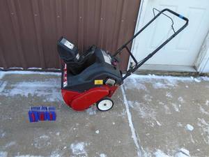 lot 101 image: Yard Machine 3.5 hp 21 snow thrower. Used condition. Tested & starts. As shown.