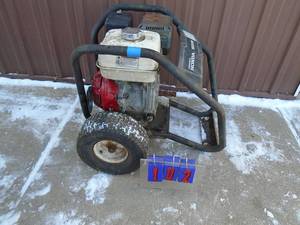 lot 102 image: Honda 13.5 hp engine from a pressure washer. Used condition. Tested & runs. As shown.