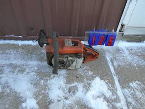 lot 105 image: Stihl chainsaw motor for parts. Condition unknown. As shown.