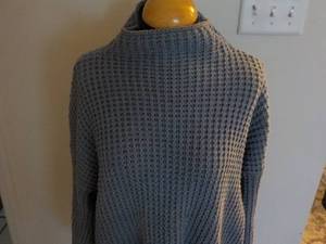 Womens Clothes like new, name brands size L and XL