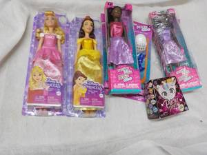 4 new Fashion Dolls with Clothes...