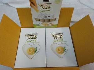 30 x 4 packs Fancy Feast Natural Chicken in a Demi-Glaze Purina Savory Cat Treats retail $90