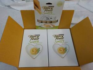 30 x 4 packs Fancy Feast Natural Chicken in a Demi-Glaze Purina Savory Cat Treats retail $90