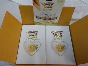 30 x 4 packs Fancy Feast Natural Chicken in a Demi-Glaze Purina Savory Cat Treats retail $90