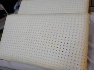 2 Memory Foam Pillows 27 x 16...