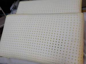 2 Memory Foam Pillows 27 x 16...