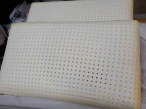 2 Memory Foam Pillows 27 x 16...