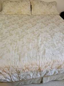 King size Bed complete with Bedding.
