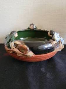OLD JAPANESE SUMIDA GAWA SIGNED GLAZED BOWL THREE PEARL DIVERS LOOKING IN