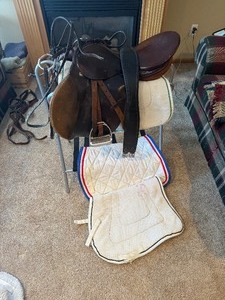 lot 1 image: Stubben All-Purpose Saddle With Accessories