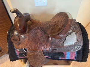 lot 4 image: Simco Saddle With Accessories And Stand
