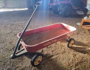 lot 78 image: Vintage Radio Flyer 89 Wagon