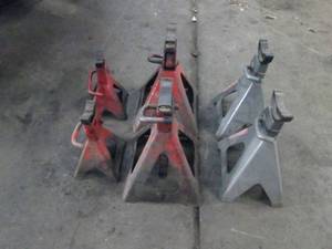 lot 36 image: 6 Assorted Jack Stands
