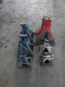 lot 38 image: 6 Assorted Jack Stands