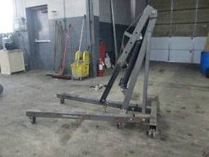 lot 40 image: Pittsburgh 1 Ton Folding Shop Crane Engine Hoist 