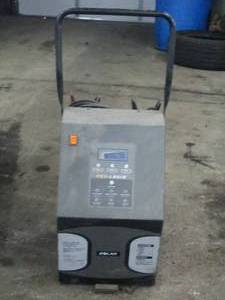 lot 41 image: Pro-Logix Solar Battery Charger Engine Starter 6-12-24 Volt