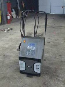 lot 42 image: Pro-Logix Solar Battery Charger Engine Starter 6-12-24 Volt (missing wheels)