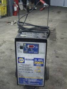 lot 43 image: Napa 200A Battery Charger and Starter 12V