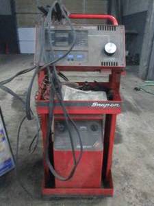 lot 44 image: MT3750 AVR Battery Charger Booster