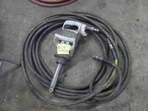 lot 53 image: Ingersol Rand 285B Impact Driver with 1475ft lbs Torque and 1 Heavy Duty Air Hose