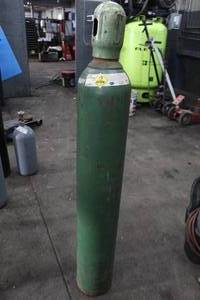 lot 17 image: Oxygen Compressed Air Tank (48 tall)