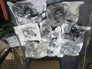 lot 170 image: New Assorted Size Rubber Cushion Clamps