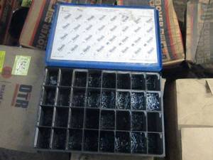 lot 185 image: Imperial Parts Drawer With Phillips, Pan Head, Machine Screws