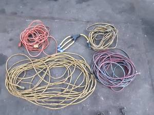 lot 82 image: 4 Extension Cords and Splitter Plug